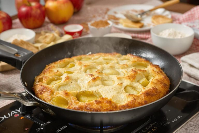 Recette facile de gâteau aux pommes à la poêle.jpg