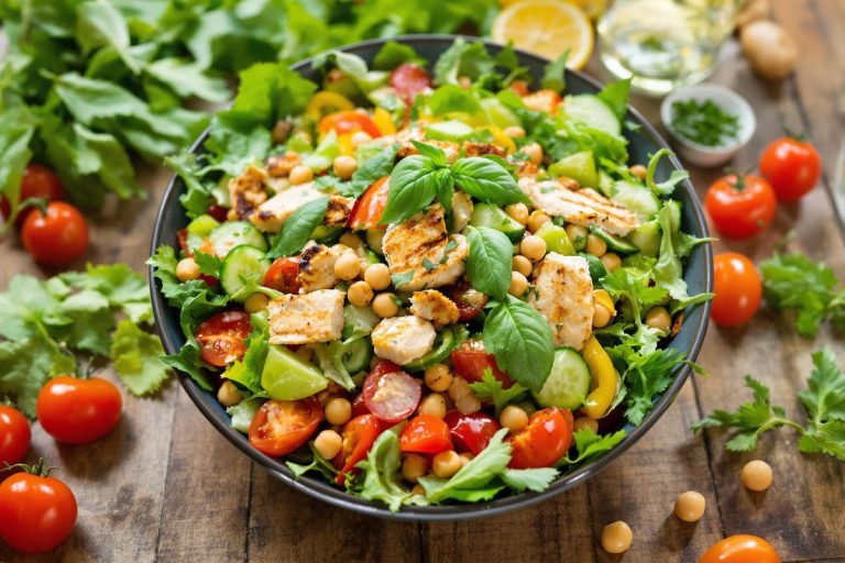 30 recettes de salades composées et super simples à faire cet été.jpg