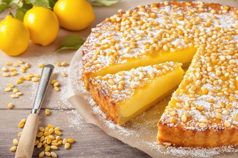 C'est la recette italienne à absolument connaître, voici la torta della nonna, mi-gâteau mi-tarte au citron.jpg