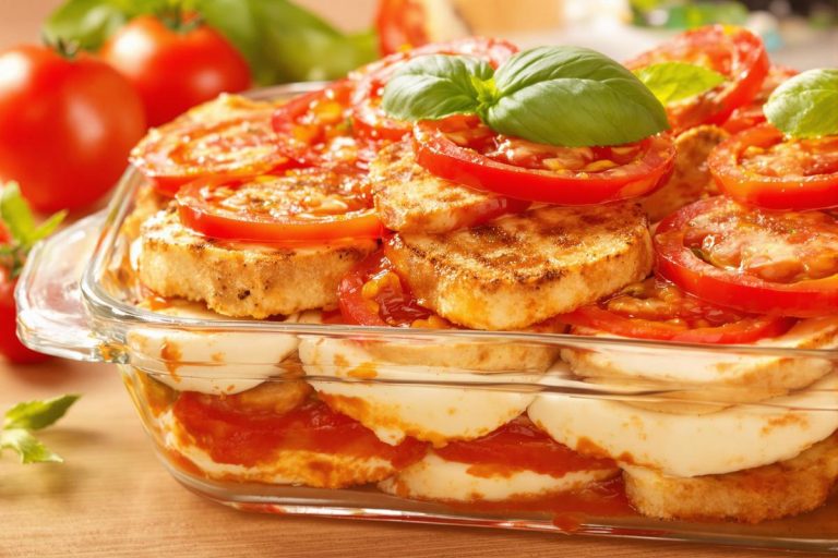 L'entrée qui va faire un carton : le tiramisu salé tomate et mozzarella.jpg