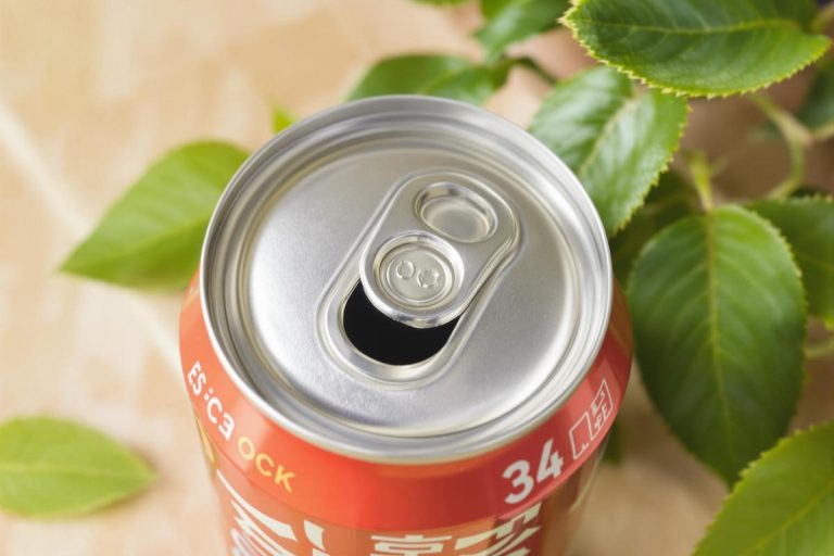 Oui, le trou dans la languette des canettes de soda a bien une utilité et ce n'est pas pour mettre la paille à l'origine.jpg