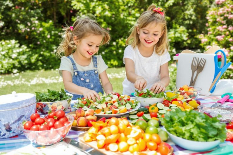 20 recettes de salades fraîches à réaliser avec vos enfants cet été.jpg