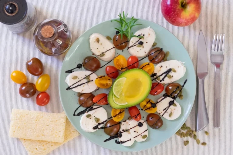 degustez-la-veritable-salade-caprese-italienne-simplicite-et-fraicheur-estivale-inegalee